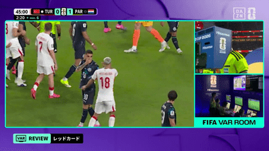 サッカーW杯､パラグアイの10番アルミロンが新ルールによる一発レッドで退場 口を手で隠す行為が対象
