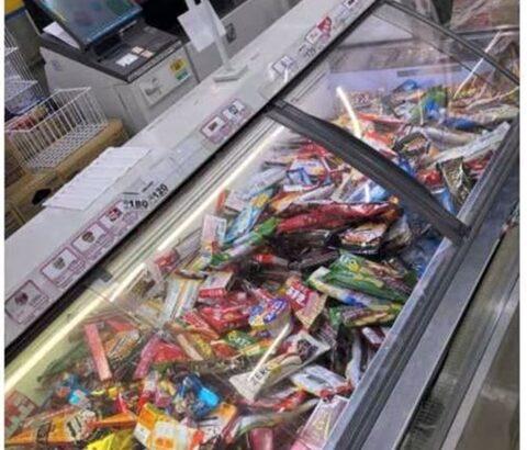 【画像あり】外国人店員「アイスの並べ方？まぁこんなもんでええやろ！」