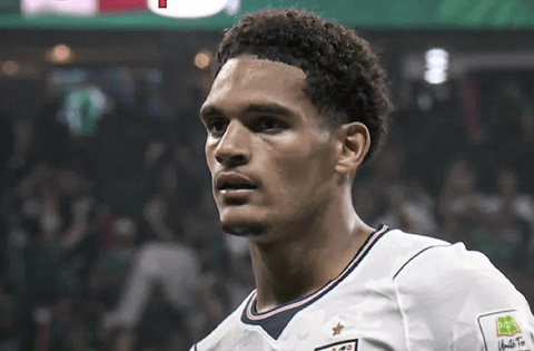 【悲報】イングランド代表DFのレッドカード、何故か1試合ではなく2試合出場停止になってしまう