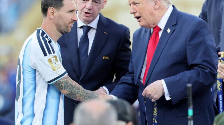【Ｗ杯】トランプおやびんに８万人超から大ブーイング…表彰式に登場　トロフィーリフトで“居座り”ＦＩＦＡ会長に促され退く