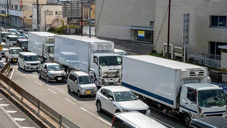 【SNS】連休中の渋滞に「トラックは下道を利用して」　理不尽な要求が炎上…トラックドライバーの本音とは