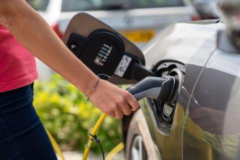 【朗報】EVがガソリン車を初の逆転、欧州1〜6月販売台数は補助金効果で35%増
