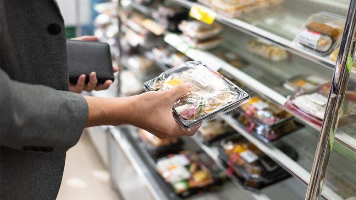 【上げ底】「食べやすいサイズになりました」→実質値上げでは！？　物価上昇が続く中、消費者が“コスト削減”を実感する場面