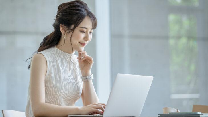 【マナー】オフィスで「ノースリーブ」「透け感のある服」はアリ？　女性のクールビズ“肌の露出”どこまで許されるのか