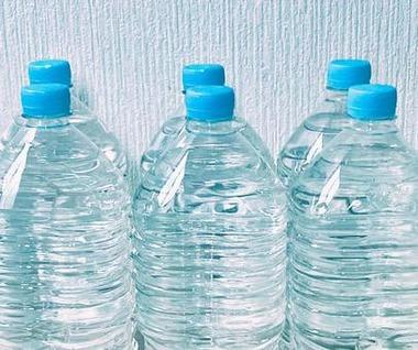 【急募】消費期限1年半切れた水って飲んでも大丈夫？