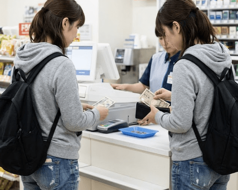【悲報】現金払い、さすがにバカにされ始めるフェーズに入る