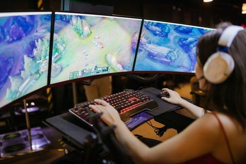普通の人「eスポーツってたかがゲームじゃん笑」