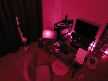 【画像】無職だけど部屋の照明ピンクにした