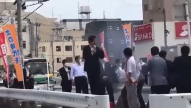安倍晋三元首相銃撃時､警官に衝突され転倒した通行人と県が示談 被害者側に約3900万円支払い 右手を骨折する重症＆かばんの中身壊れるなど