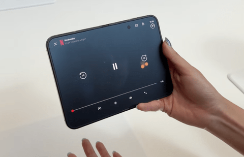 【画像】iPhone Duo（折りたたみ）の折り目、ガチで見えない