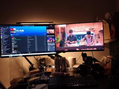 【画像】俺のPCデスクがなんかエモくてワロタ
