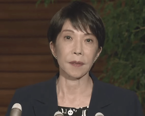 【悲報】高市早苗「私は女性首相。化粧などで男性首相より3、4時間余分に時間を使っているの」