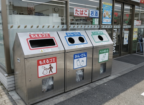 【悲報】お金がなくてコンビニのごみ箱から廃棄弁当を拾った74歳無職を逮捕