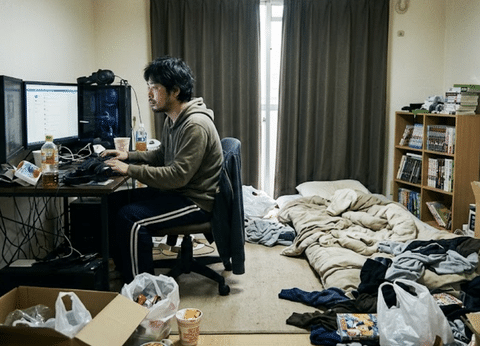 【悲報】ワイ、20代を無駄に生きて後悔半端ない