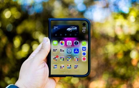 【悲報】折りたたみスマホ、ガチで正解がない