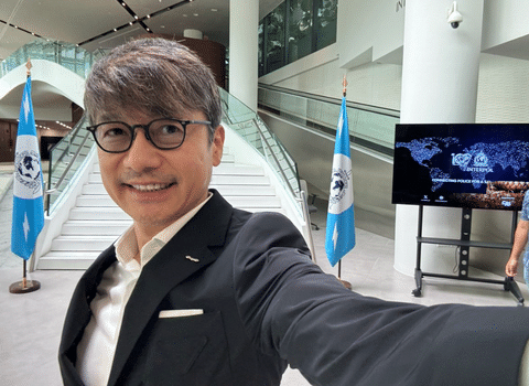 【悲報】GMO熊谷社長、自撮りをUPしただけなのに中国人に頭おかしい人扱いされてしまう