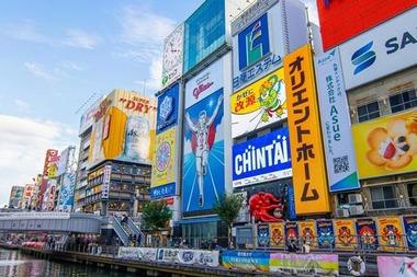 大阪･道頓堀川に53歳の男性を投げ入れ､殺人未遂の容疑で高校生含む5人を逮捕｢酒に酔って歌っていたらいきなり担がれた｣